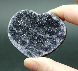 Corazón de Amatista en drusa de cristales (Ref.1)