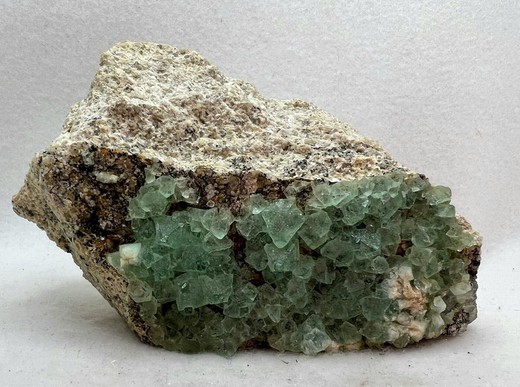Fluorita Verde (cristales sobre matriz de pórfido)