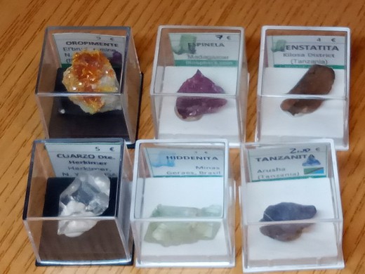 Minerales en urna de 30 x 30 mm
