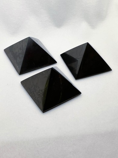 Pirámide de Shungite "M"