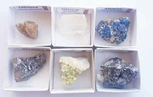 Minerales en cajita de 4x4. Serie marrón.