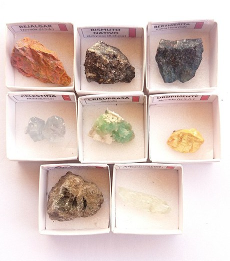 Minerales en cajita de 4x4. Serie roja.