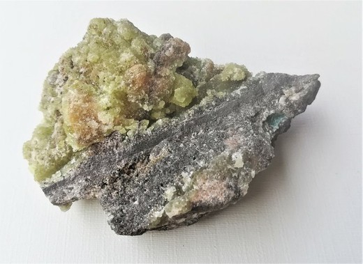 Smithsonita verde (microcristales en crecimientos globulares)