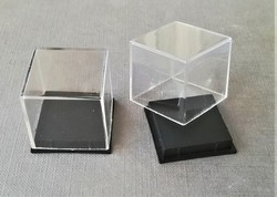 Urna de plástico 30x30x28 mm. base negra (Pack 50 unidades)
