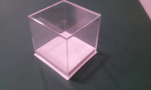 Urna de plástico de 60x60x61 mm