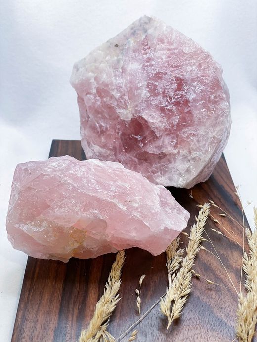 Minerales y tallas en piedra natural