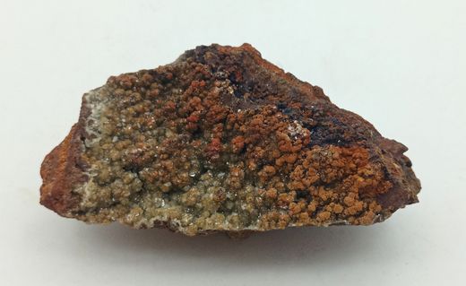 Adamina cristales en superficie