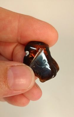 Ágata de Fuego en superficie parcialmente pulida (Ref. 8)