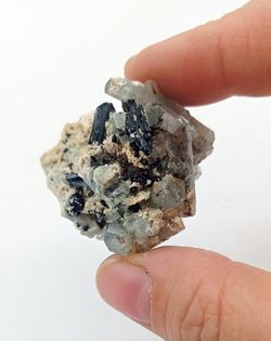 Aguamarina grupo de cristales con cuarzo