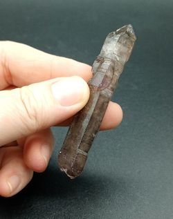 Amatista ahumada biterminada