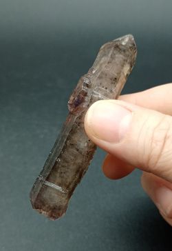 Amatista ahumada biterminada
