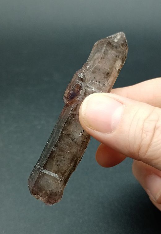 Amatista ahumada biterminada