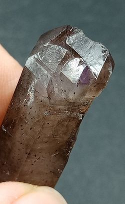Amatista ahumada biterminada