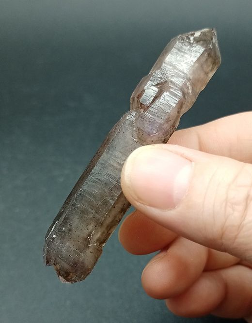 Amatista ahumada biterminada