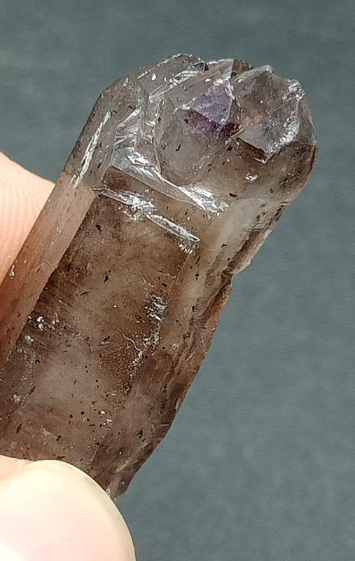 Amatista ahumada biterminada