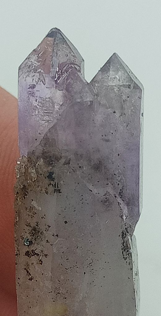 Amatista ahumada biterminada