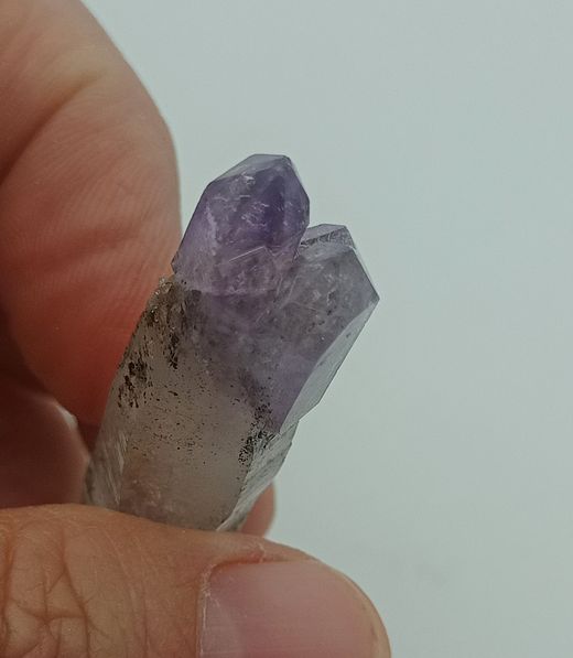 Amatista ahumada biterminada