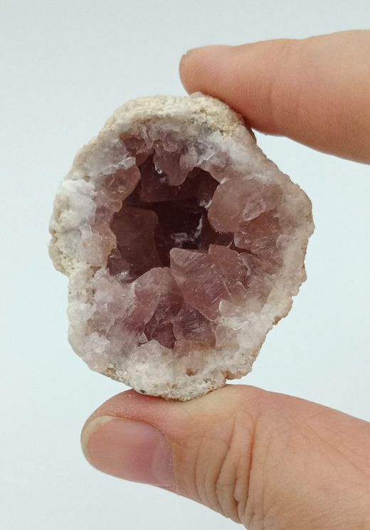Amatista rosa en geoda