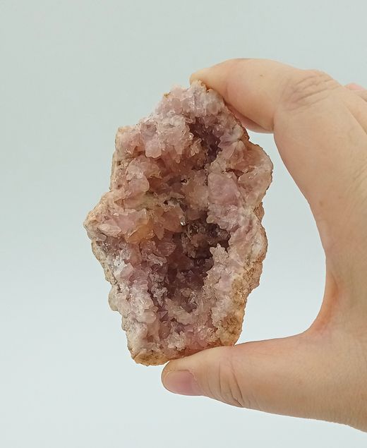 Amatista rosa en geoda