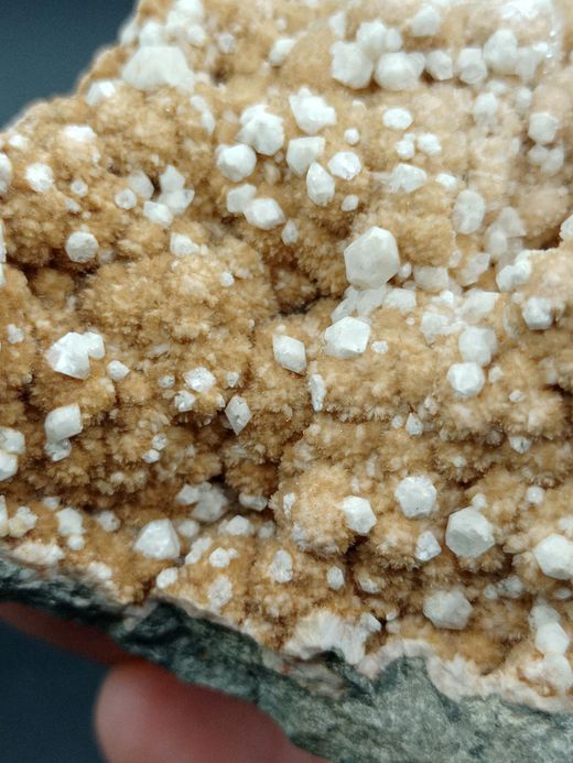 Analcima sobre Gmelinita - Ex colección Folch