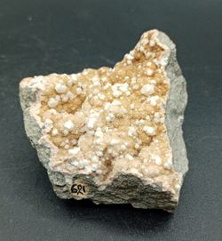 Analcima sobre Gmelinita - Ex colección Folch