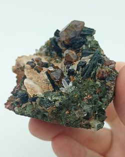 Andradita con Hedenbergita