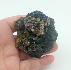 Cristales de Andradita sobre Hedenbergita