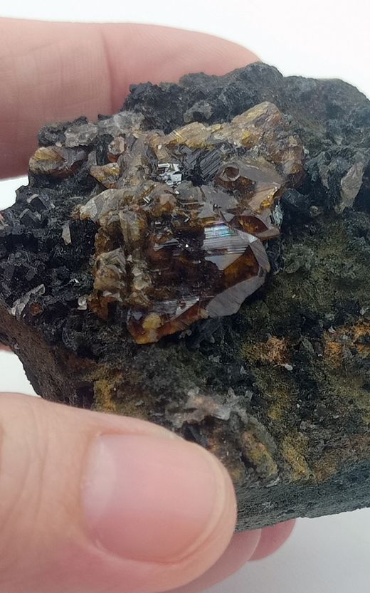 Cristales de Andradita sobre Hedenbergita