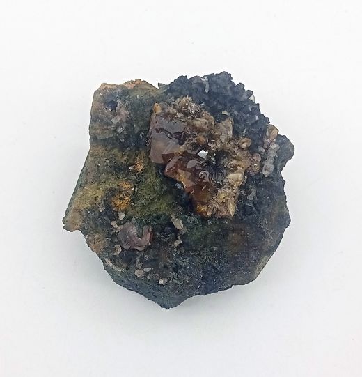 Cristales de Andradita sobre Hedenbergita