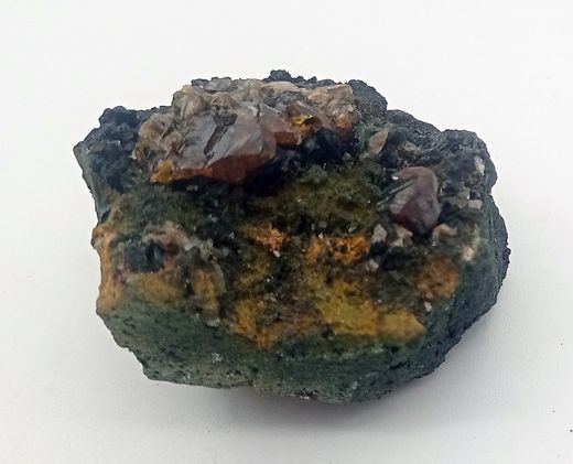 Cristales de Andradita sobre Hedenbergita
