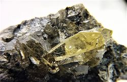 Anglesita cristales color amarillo