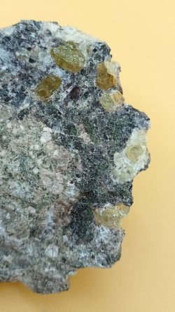 Apatito esparraguina