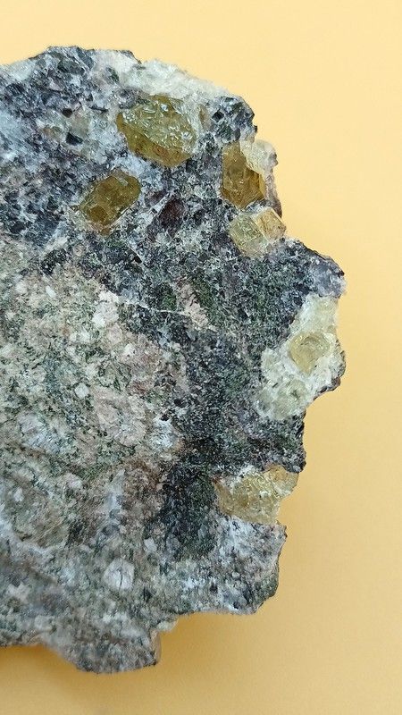 Apatito esparraguina
