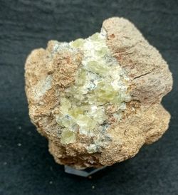 Apatito esparraguina (Cristales en matriz)