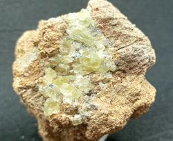 Apatito esparraguina (Cristales en matriz)
