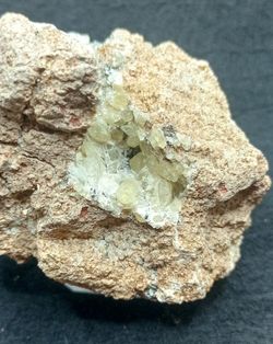 Apatito esparraguina (Cristales en matriz)