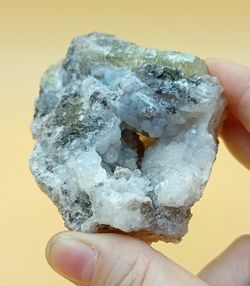 Apatito esparraguina (Cristal en matriz)
