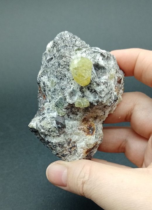 Apatito esparraguina cristales principal en matriz de cuarzo