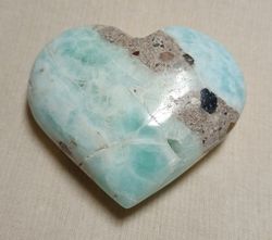 Aragonito azul en talla corazón