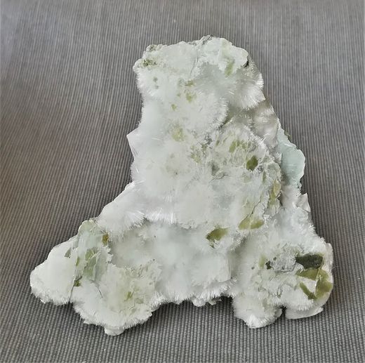 Artinita (conjunto de agregados aciculares)