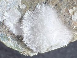 Artinita grupo de cristales