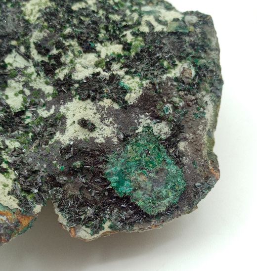 Atacamita agregados radiales sobre matriz