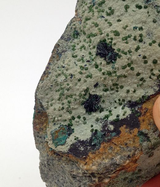 Atacamita agregados radiales sobre matriz