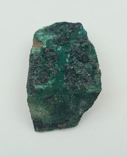Atacamita grupo de cristales sobre matriz