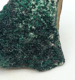 Atacamita grupo de cristales sobre matriz