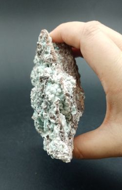 Auricalcita cristales aciculares en matriz