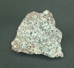 Auricalcita cristales aciculares en matriz