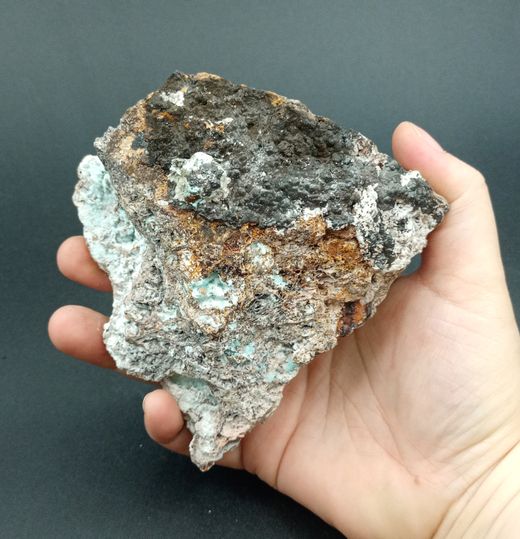 Auricalcita cristales aciculares en matriz