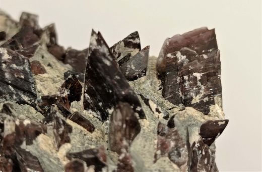 Axinita (Mn) Cristales en matriz