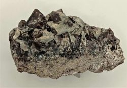 Axinita (Mn) Cristales en matriz
